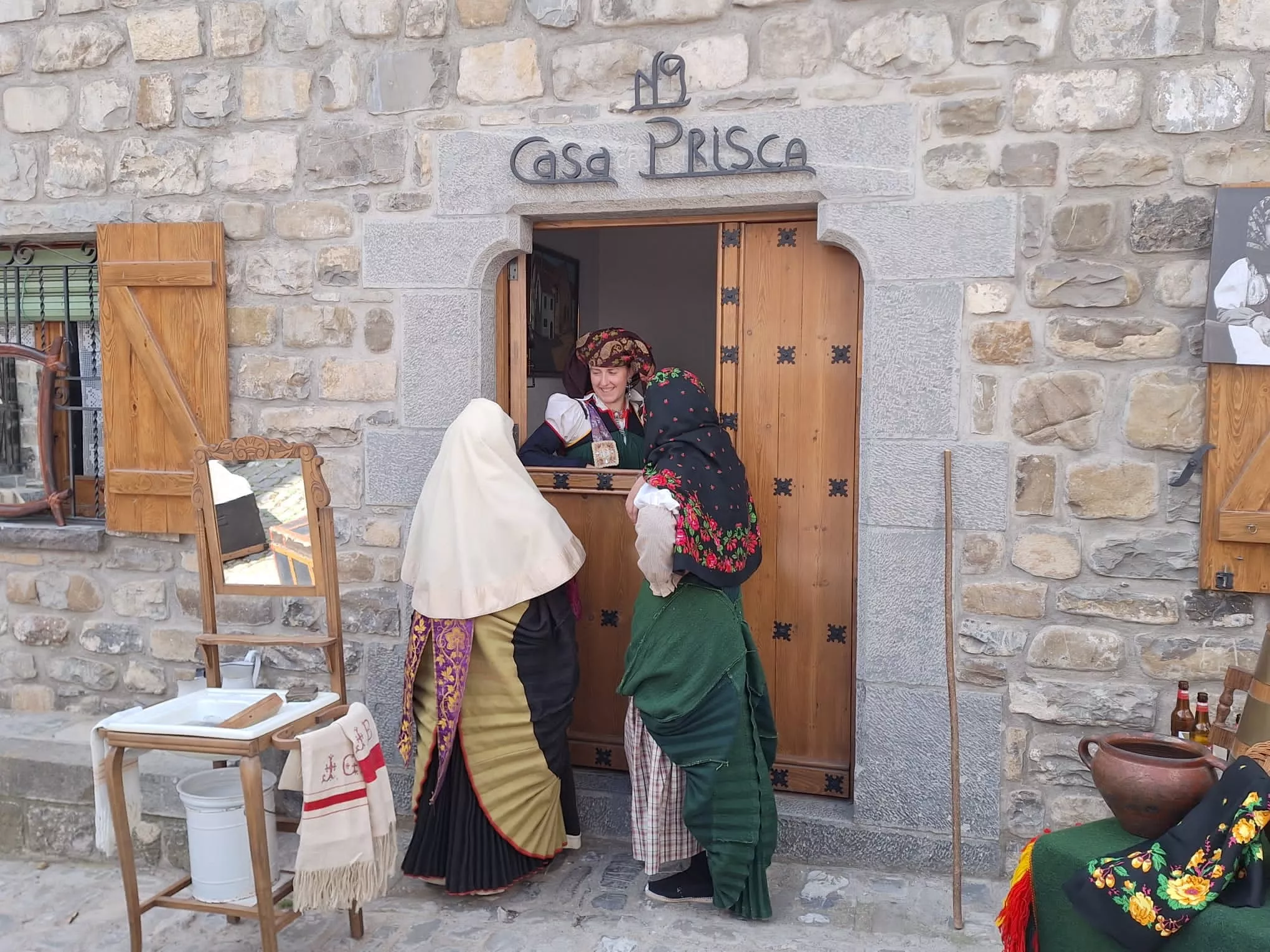 Celebración del Día de Traje Tradicional Ansotano.
