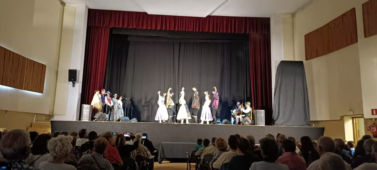 Festival de Jota de la Compañía de Roberto Ciria en Ansó.