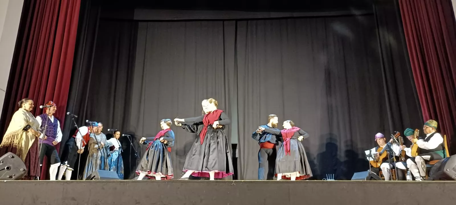 Festival de Jota de la Compañía de Roberto Ciria en Ansó.