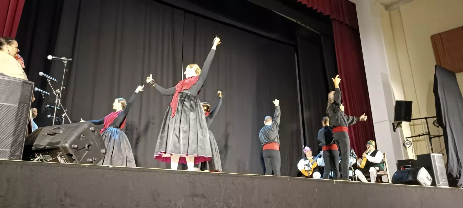 Festival de Jota de la Compañía de Roberto Ciria en Ansó.