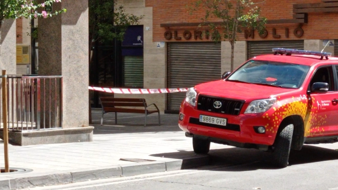 Se ha impedido el acceso a la calle Barbastro por un paquete sospechoso. Se ha impedido el acceso a la calle Barbastro por un paquete sospechoso.