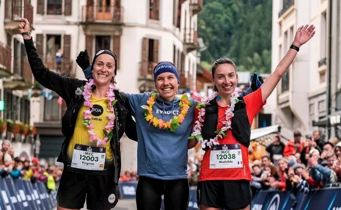Virginia Pérez, a la izquierda, en el podio de la UTMB. Foto: UTMB