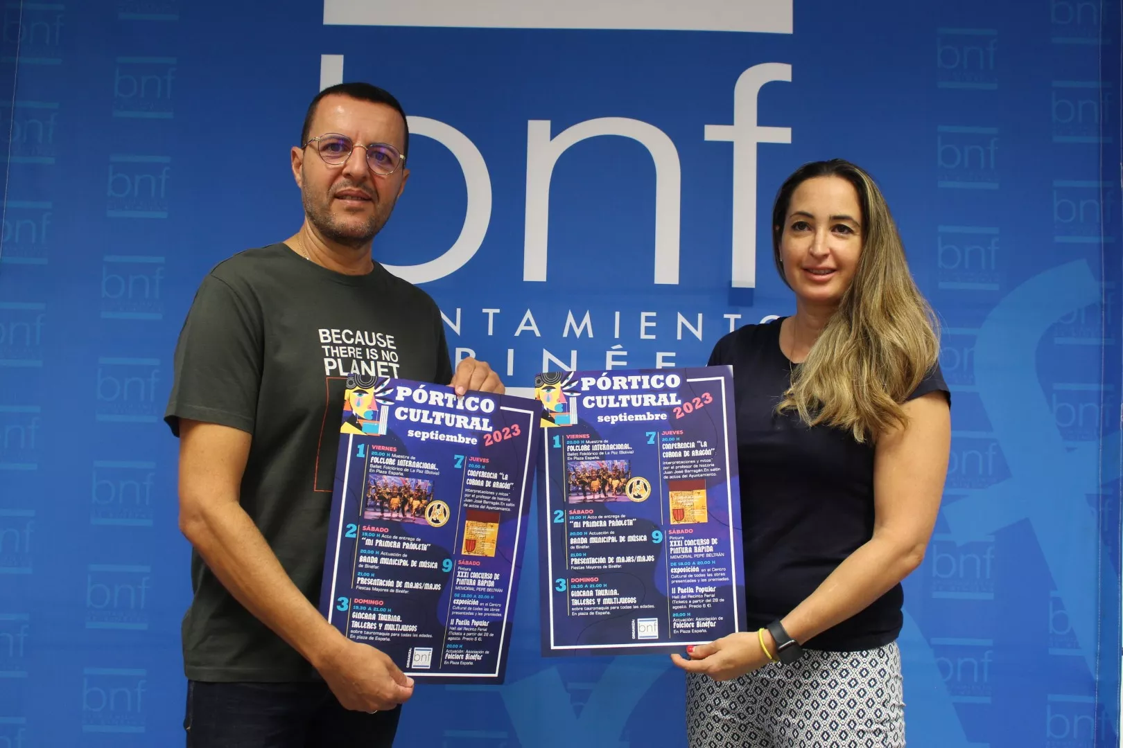 César Pardos y Beatriz Oliván presentaron el pórtico cultural de Binéfar.