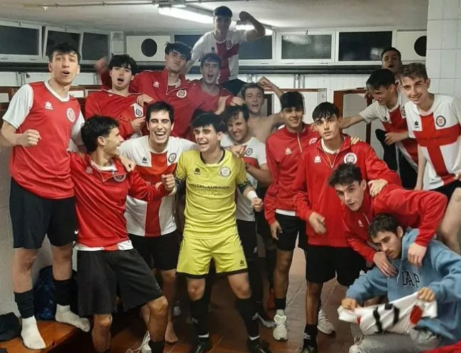 La Bonanova celebra un triunfo