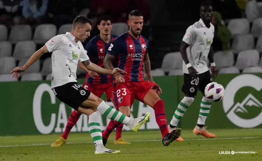 Óscar Sielva ha agradecido que Ziganda le haya puesto un compañero en el latifundio del centro del campo. Óscar Sielva ha agradecido que Ziganda le haya puesto un compañero en el latifundio del centro del campo.