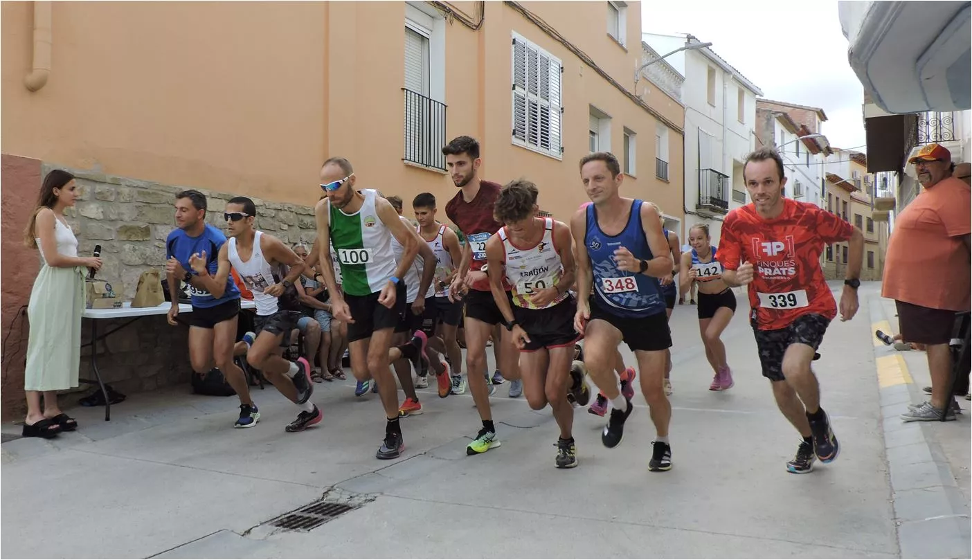 Elena Daniel da la salida de la carrera absoluta