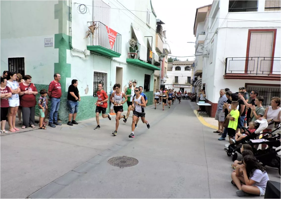 Primera vuelta de la carrera absoluta