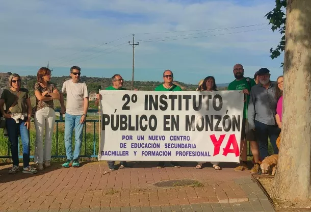 Concentración en Monzón para reclamar el segundo instituto.