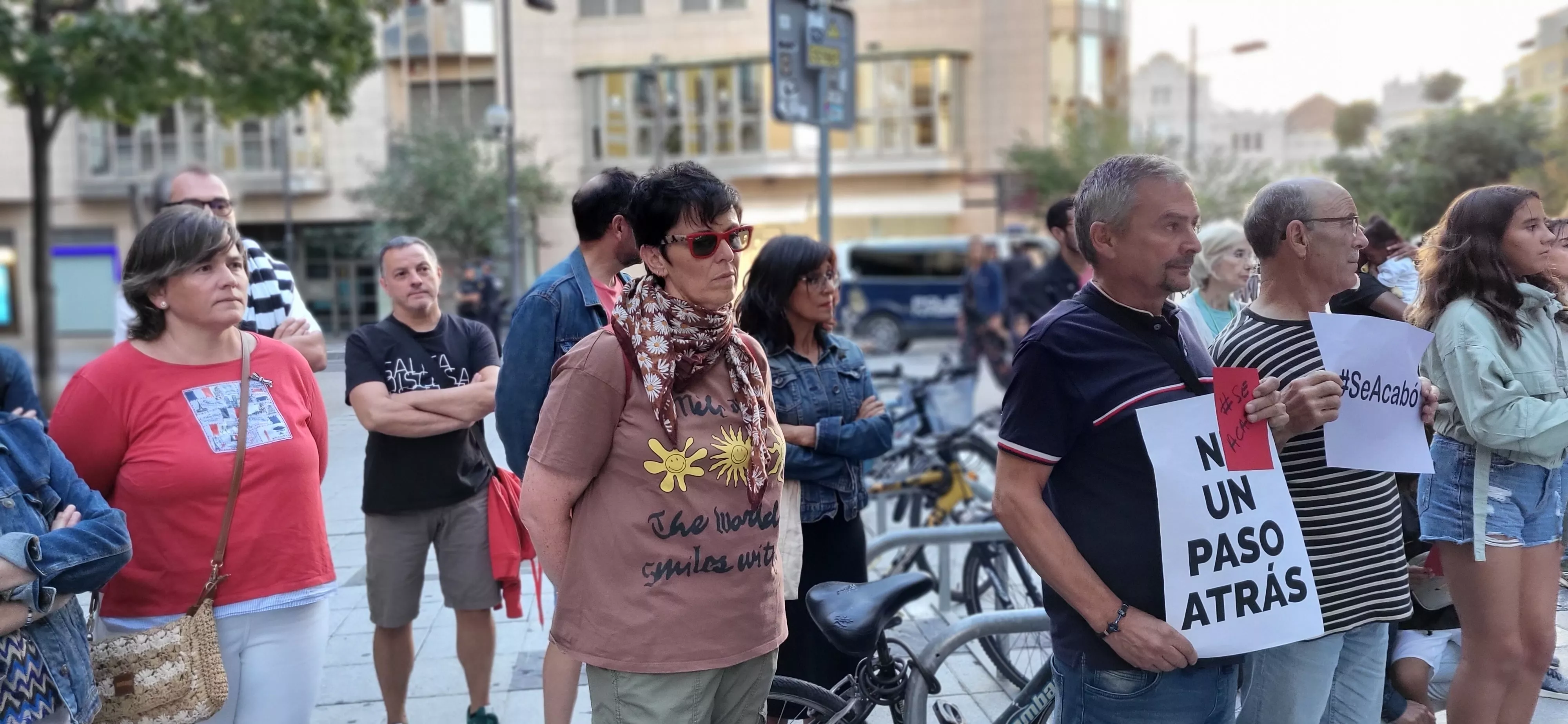 Concentración en Huesca de apoyo a Jenni Iglesias. Foto Mercedes Manterola