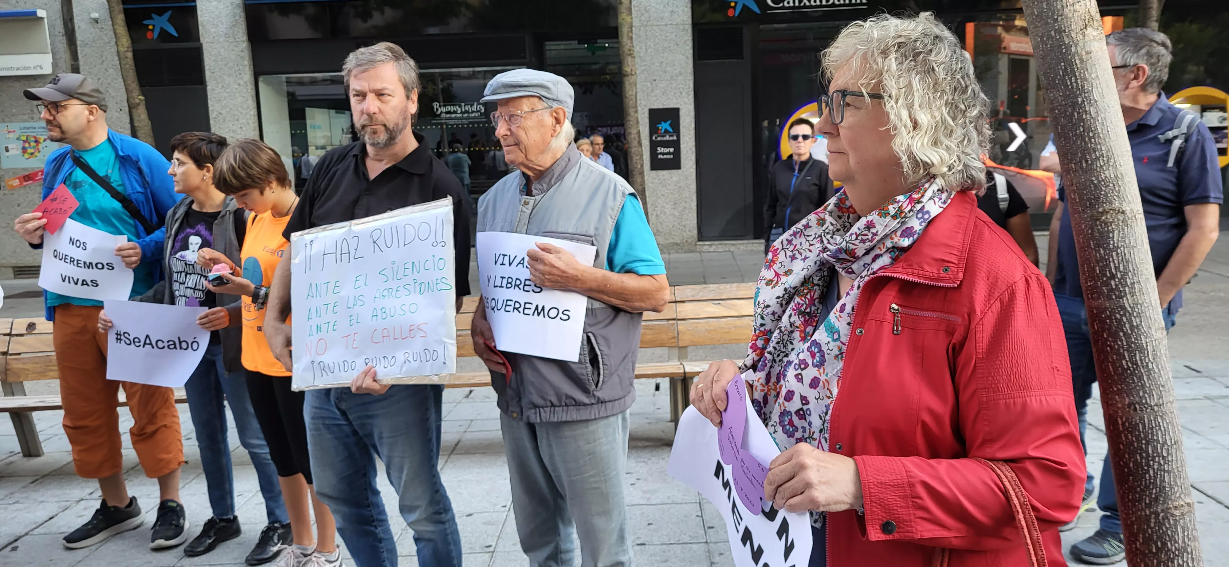 Concentración en Huesca de apoyo a Jenni Iglesias. Foto Mercedes Manterola