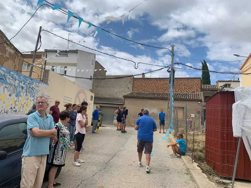 Sariñena engalana sus calles para las fiestas.