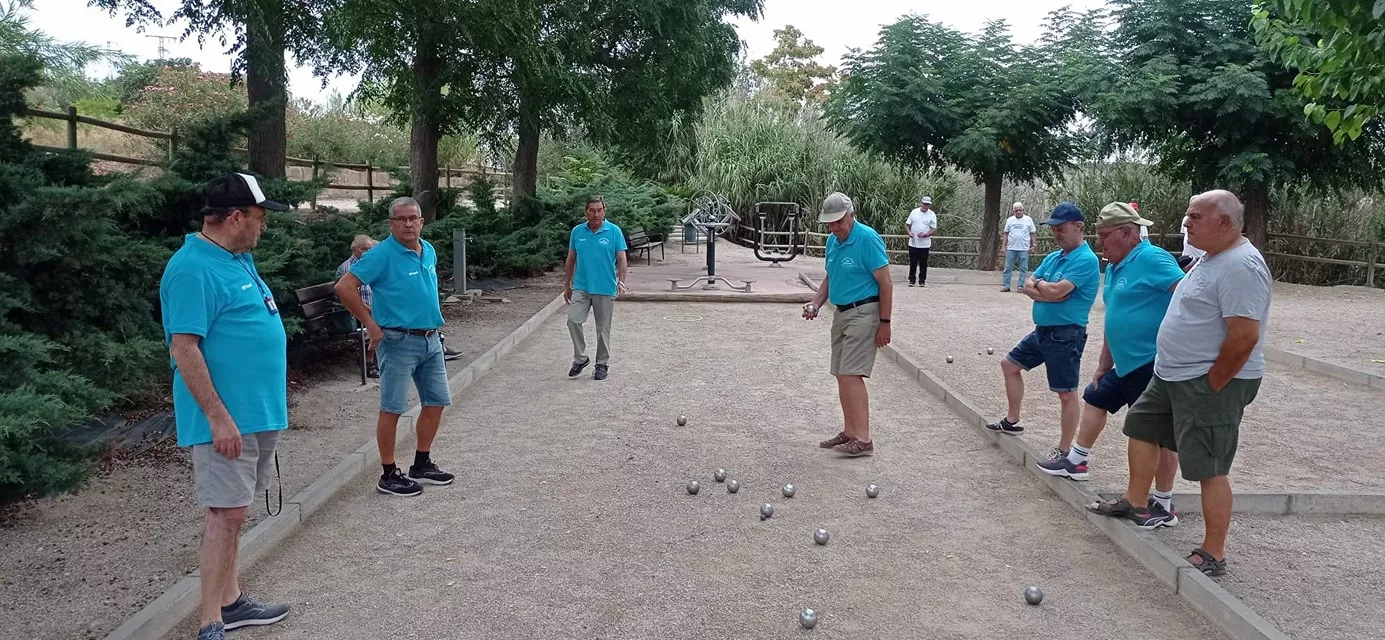 Competición de petanca en Sariñena.