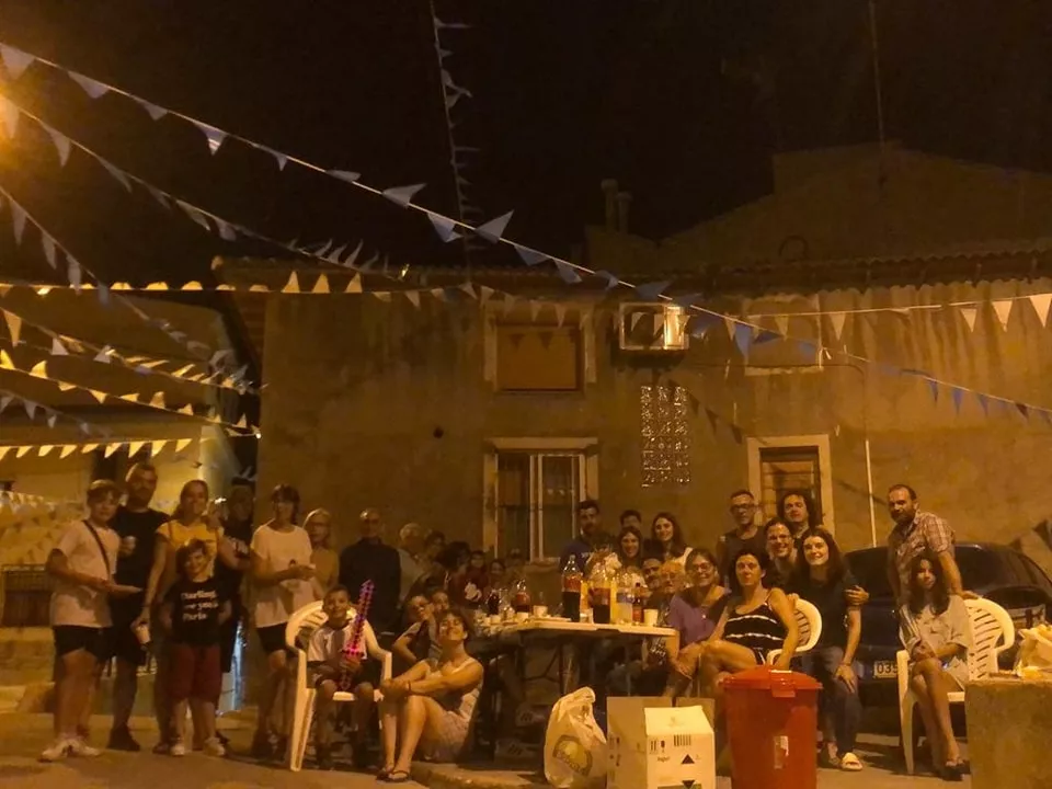 Sariñena engalana sus calles para las fiestas.
