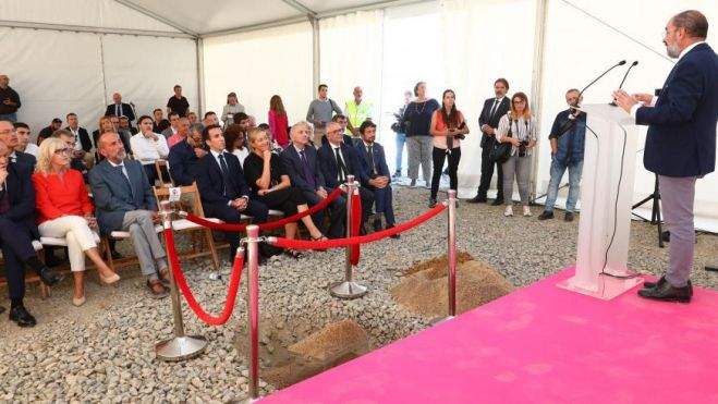 Lambán se dirige a los asistentes al acto de Litera TIM Lambán se dirige a los asistentes al acto de Litera TIM