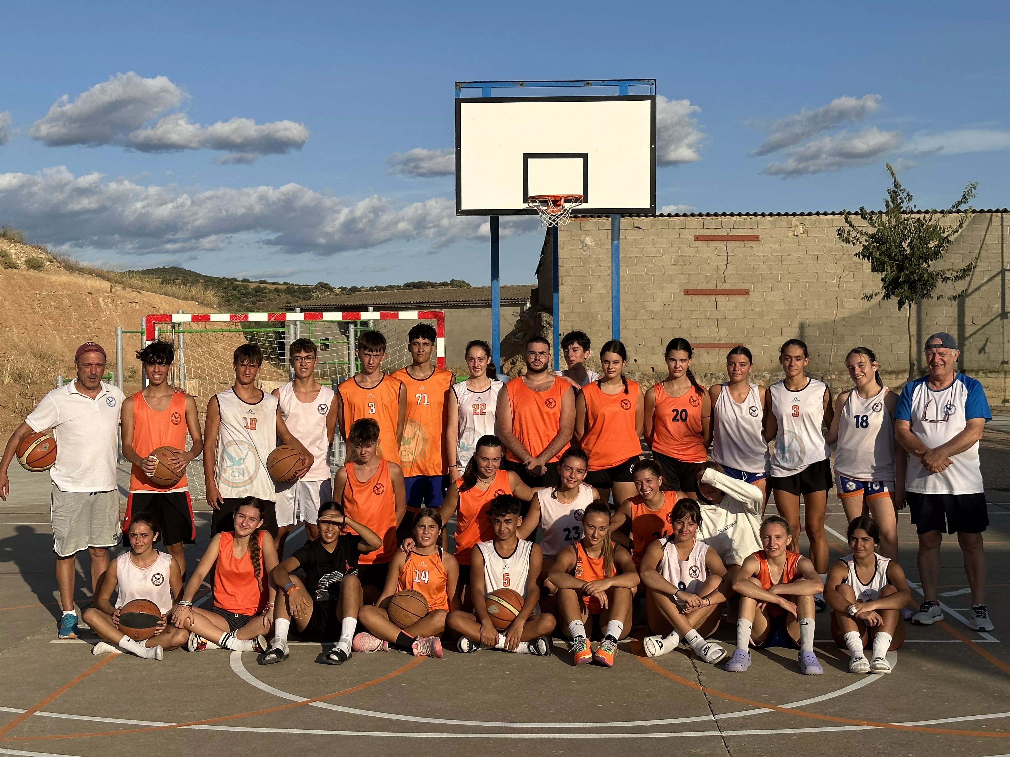 Fonz acoge la pretemporada de varios equipos de baloncesto catalanes