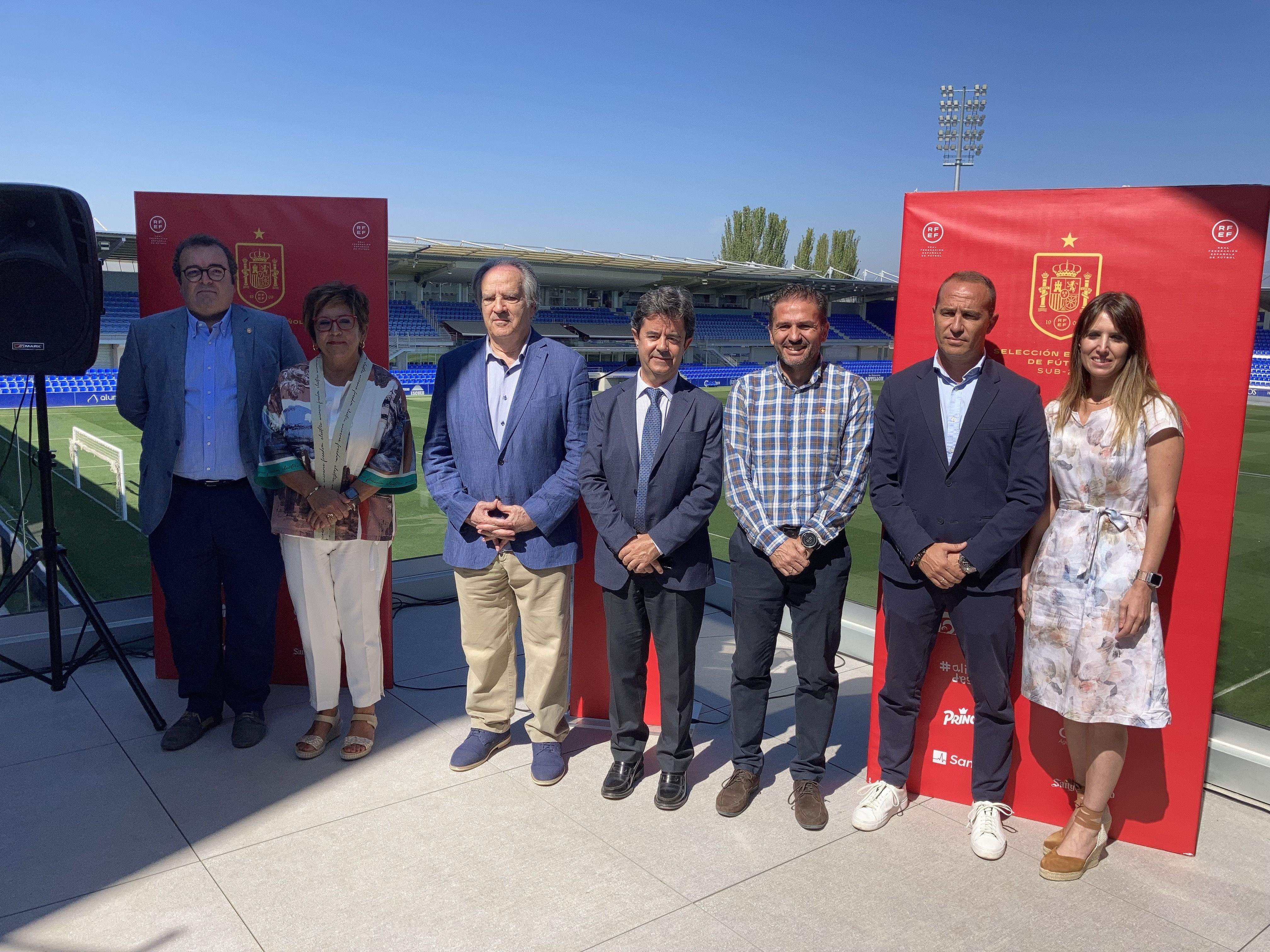 Torralba, Sancho, Fle, Felipe, García y Mora en la presentación del partido en El Alcoraz. Foto: A. Mora