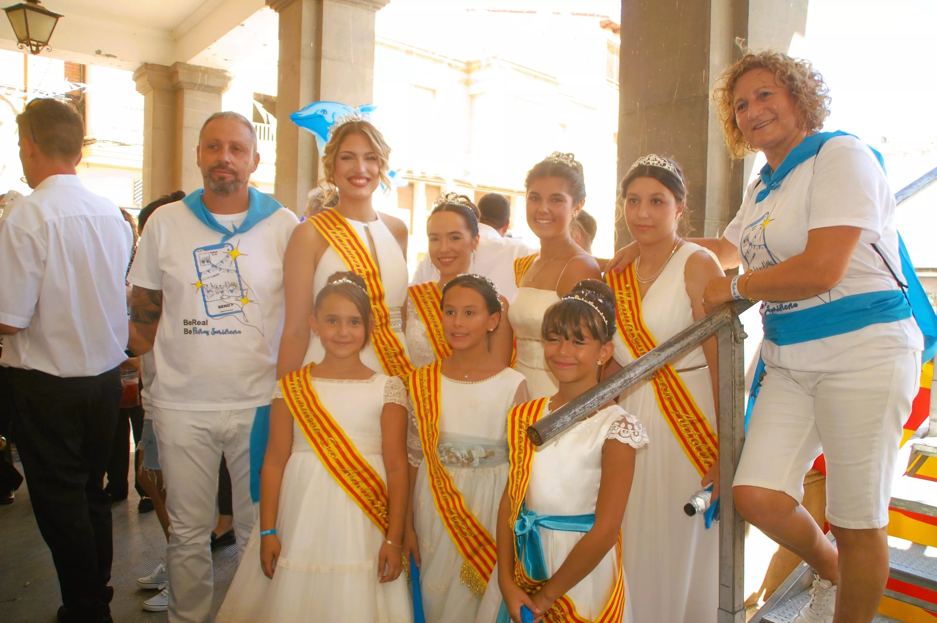 El alcalde de Sariñena, la concejala de Fiestas y las mairalesas