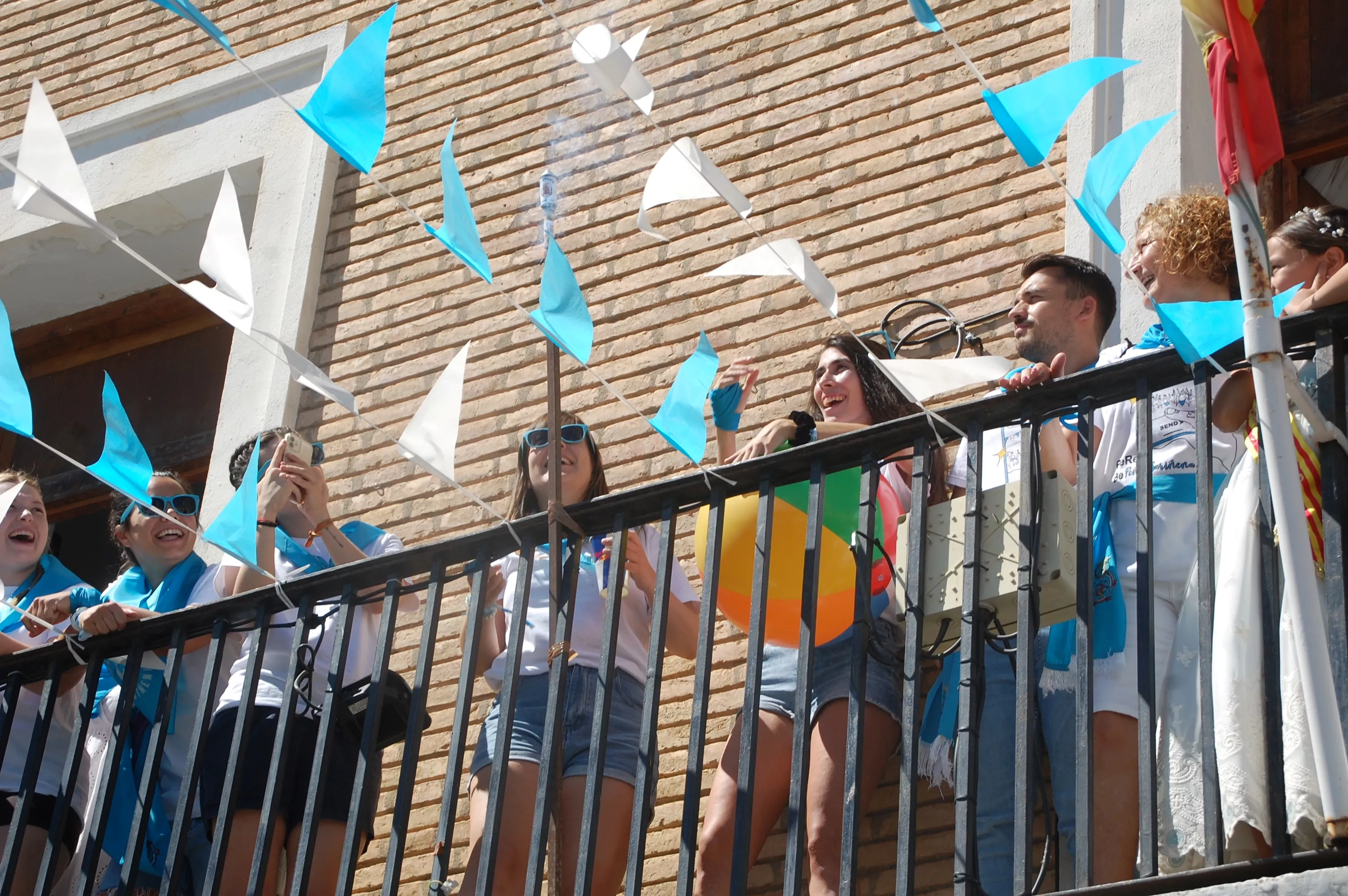 Las Torrollones en el chupinazo de Sariñena.