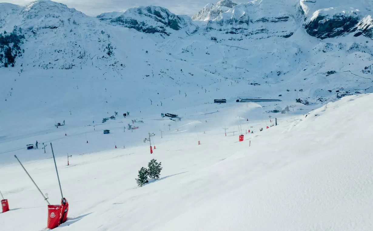 Candanchú ofrece 90 empleos para la próxima temporada 2023-2024.