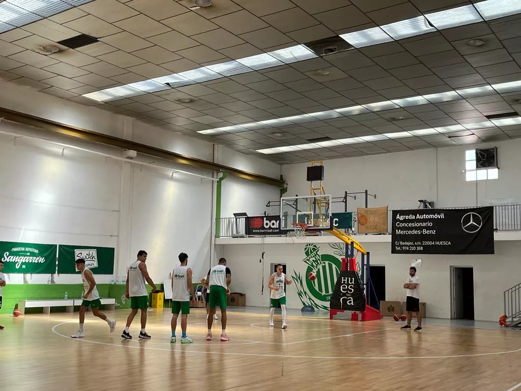 Primer entrenamiento del Lobe Huesca en el Center. Foto: A. Mora