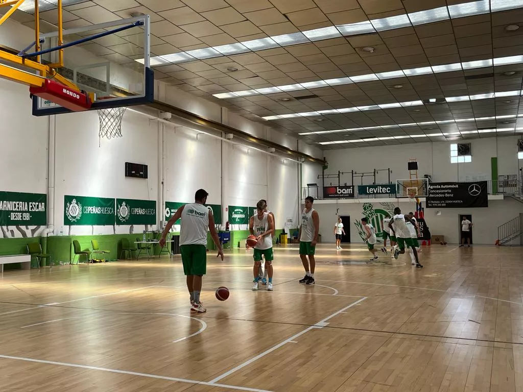 Primer entrenamiento del Lobe Huesca en el Center. Foto: A. Mora