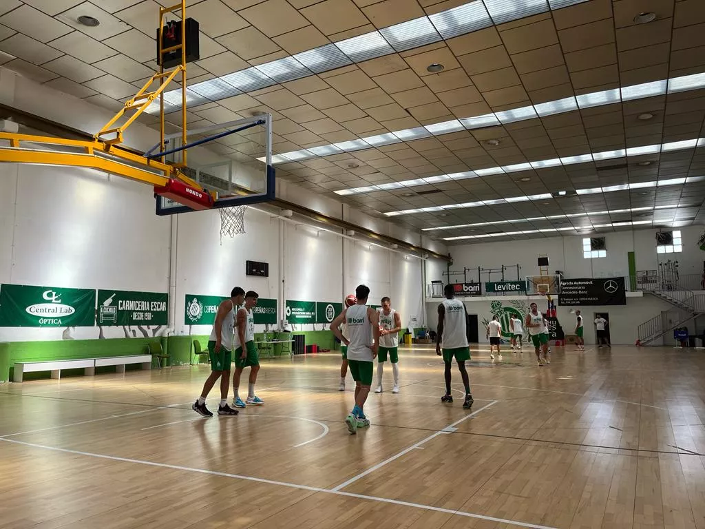 Primer entrenamiento del Lobe Huesca en el Center. Foto: A. Mora