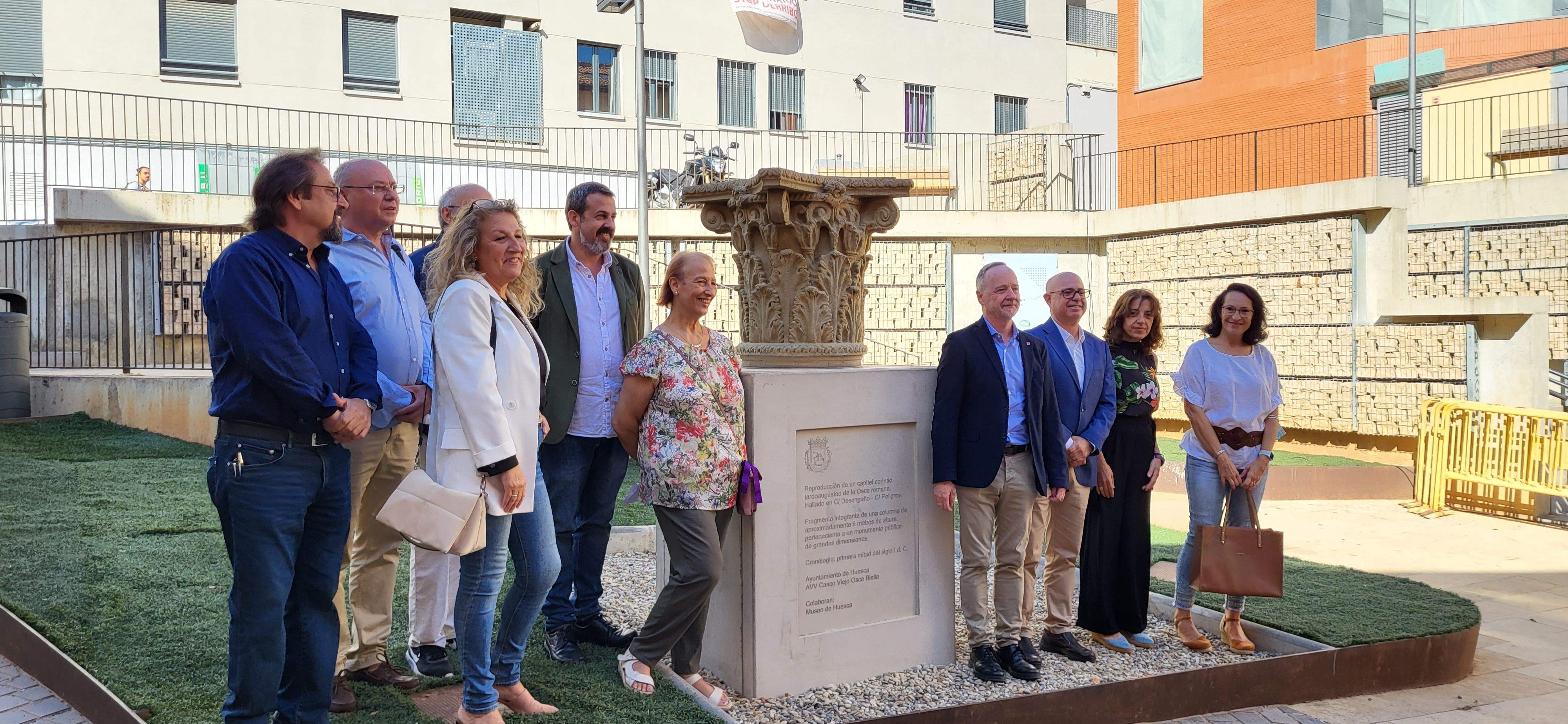 Inauguración de la réplica del capitel corintio en la calle Peligros