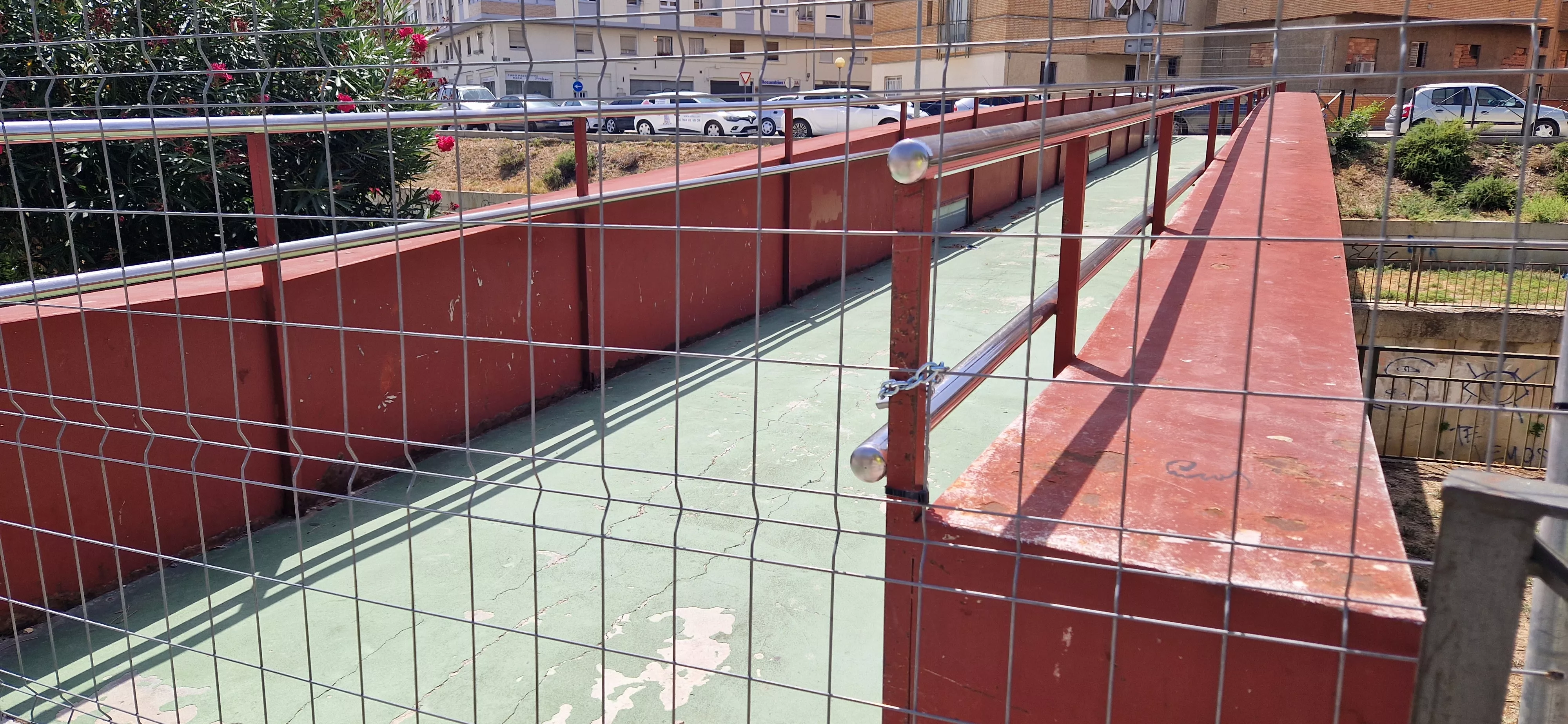 Pasarela sobre el río Isuela. Foto Myriam Martínez