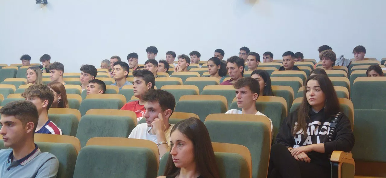 Acogida a los primeros estudiantes del curso 2023-2024 en el Campus de Huesca 