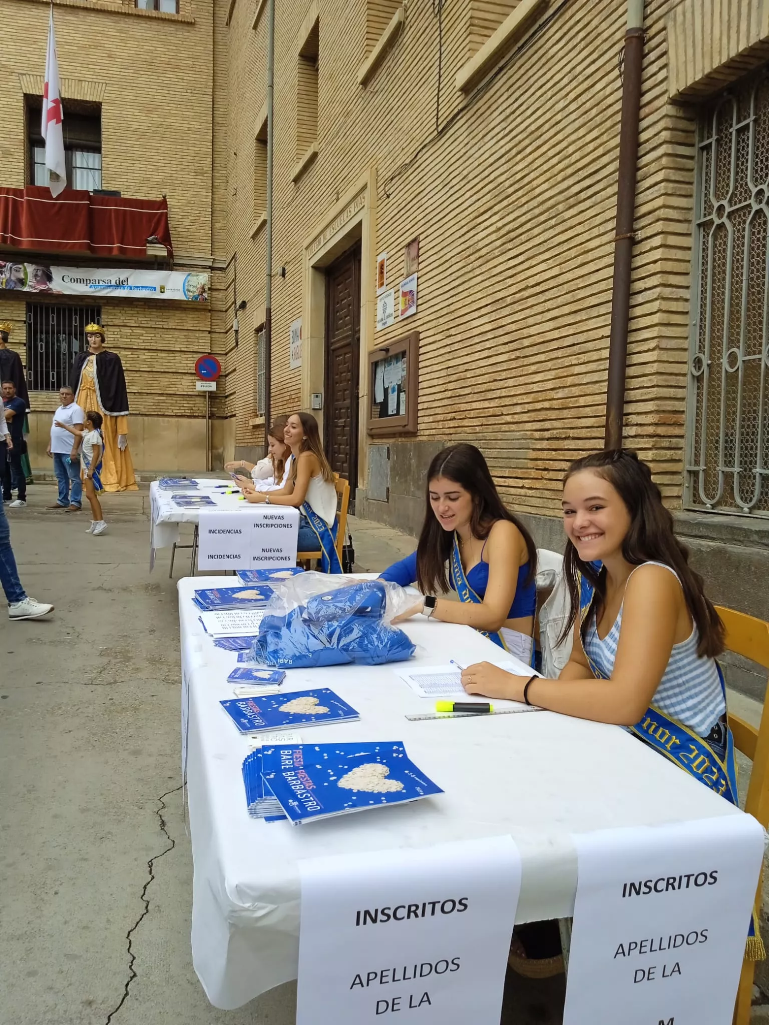 Acto de entrega en Barbastro de la pañoleta Mis primeras fiestas 