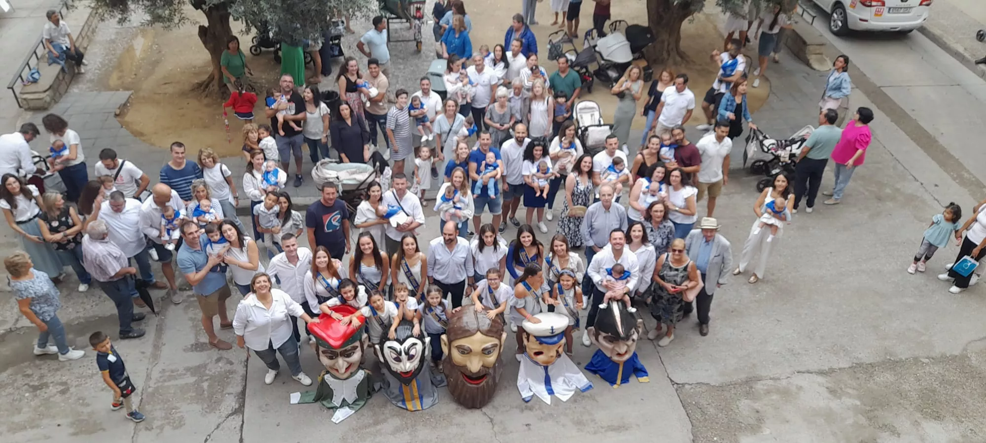 Acto de entrega en Barbastro de la pañoleta Mis primeras fiestas 