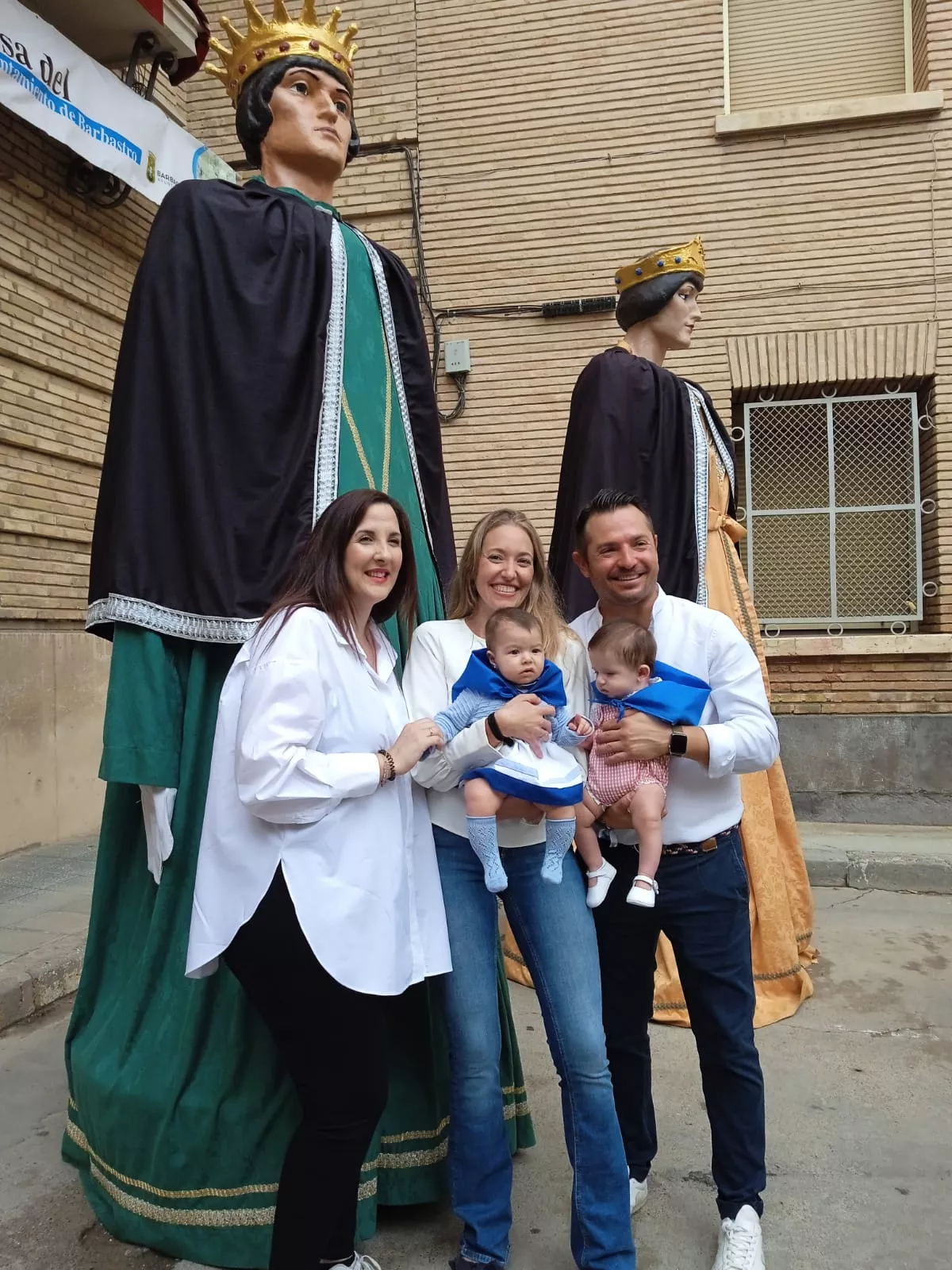 Acto de entrega en Barbastro de la pañoleta Mis primeras fiestas 