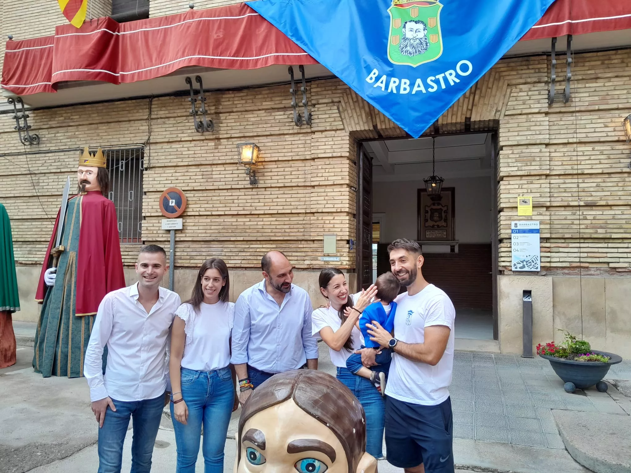 Acto de entrega en Barbastro de la pañoleta Mis primeras fiestas 