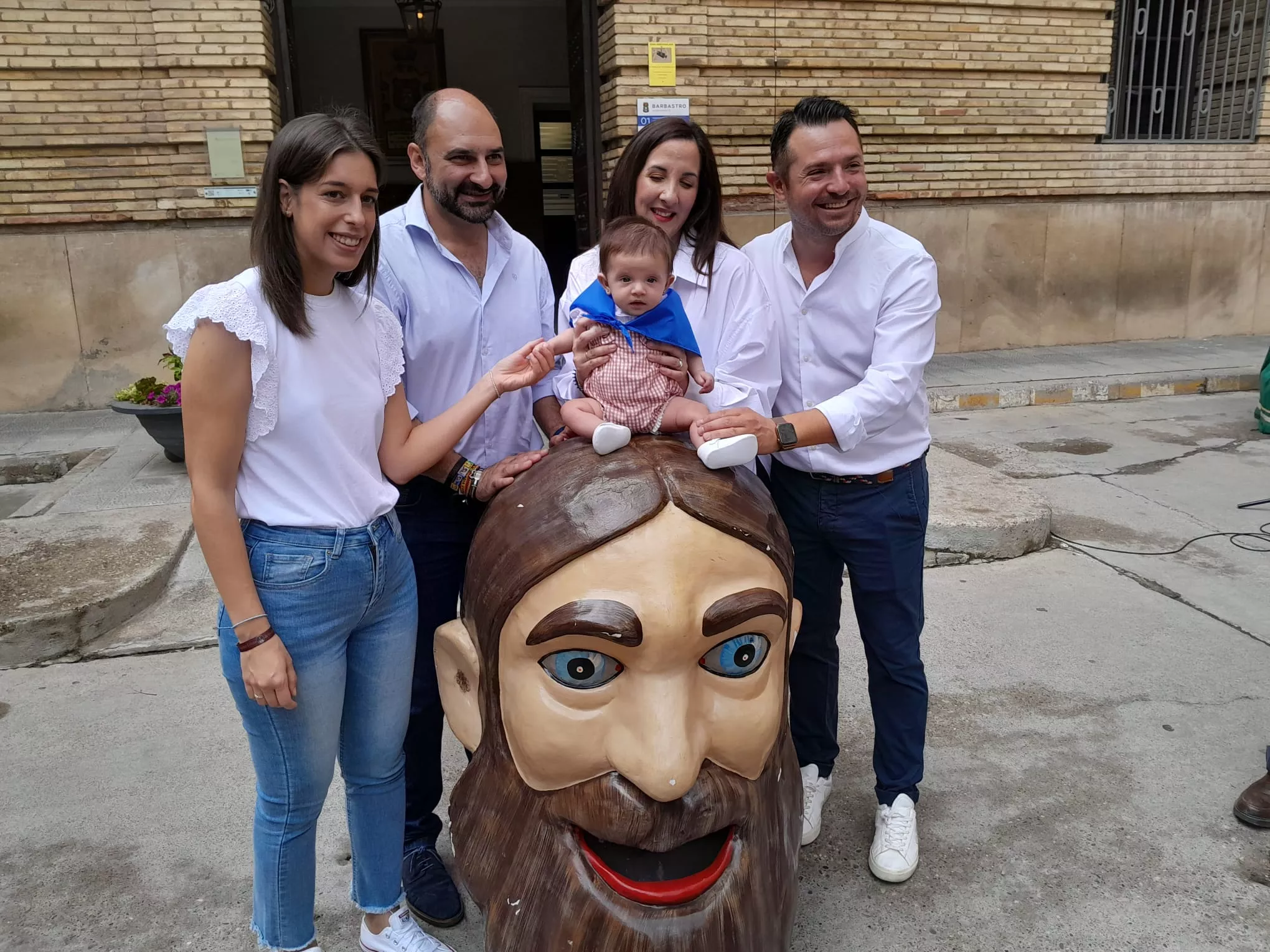 Acto de entrega en Barbastro de la pañoleta Mis primeras fiestas 