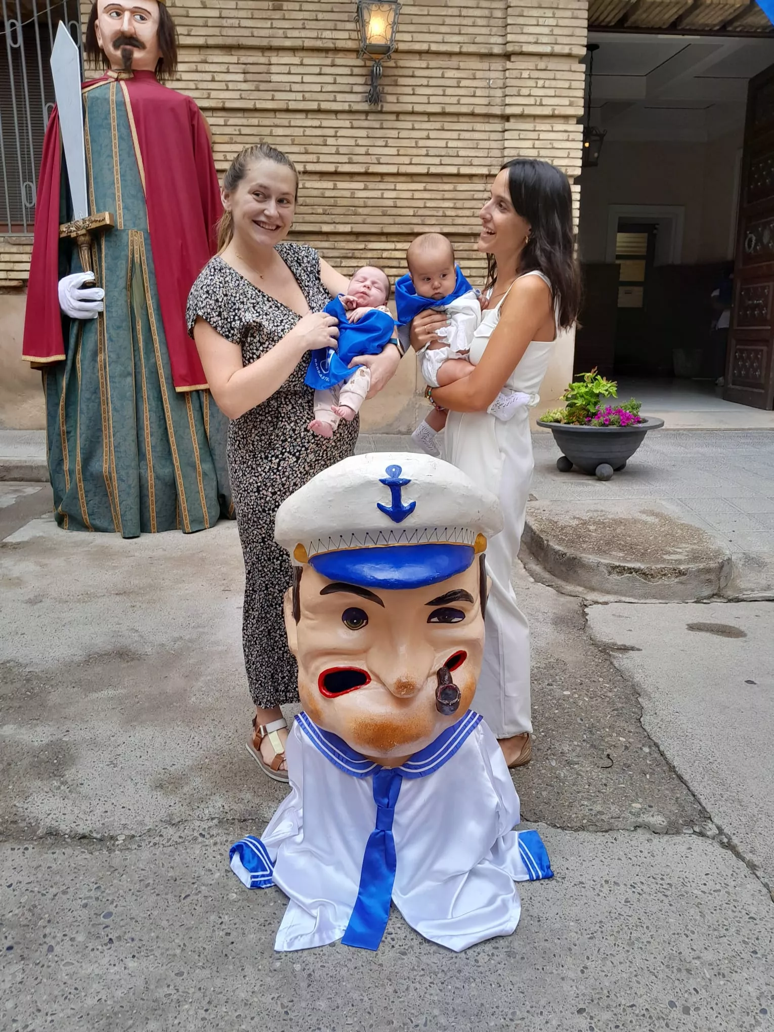 Acto de entrega en Barbastro de la pañoleta Mis primeras fiestas 