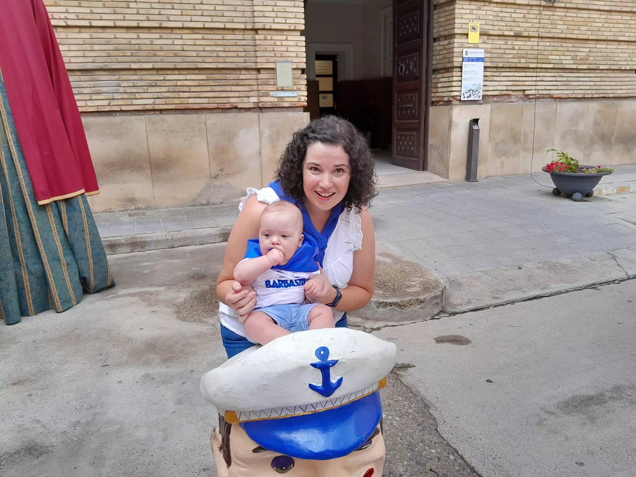 Acto de entrega en Barbastro de la pañoleta Mis primeras fiestas 