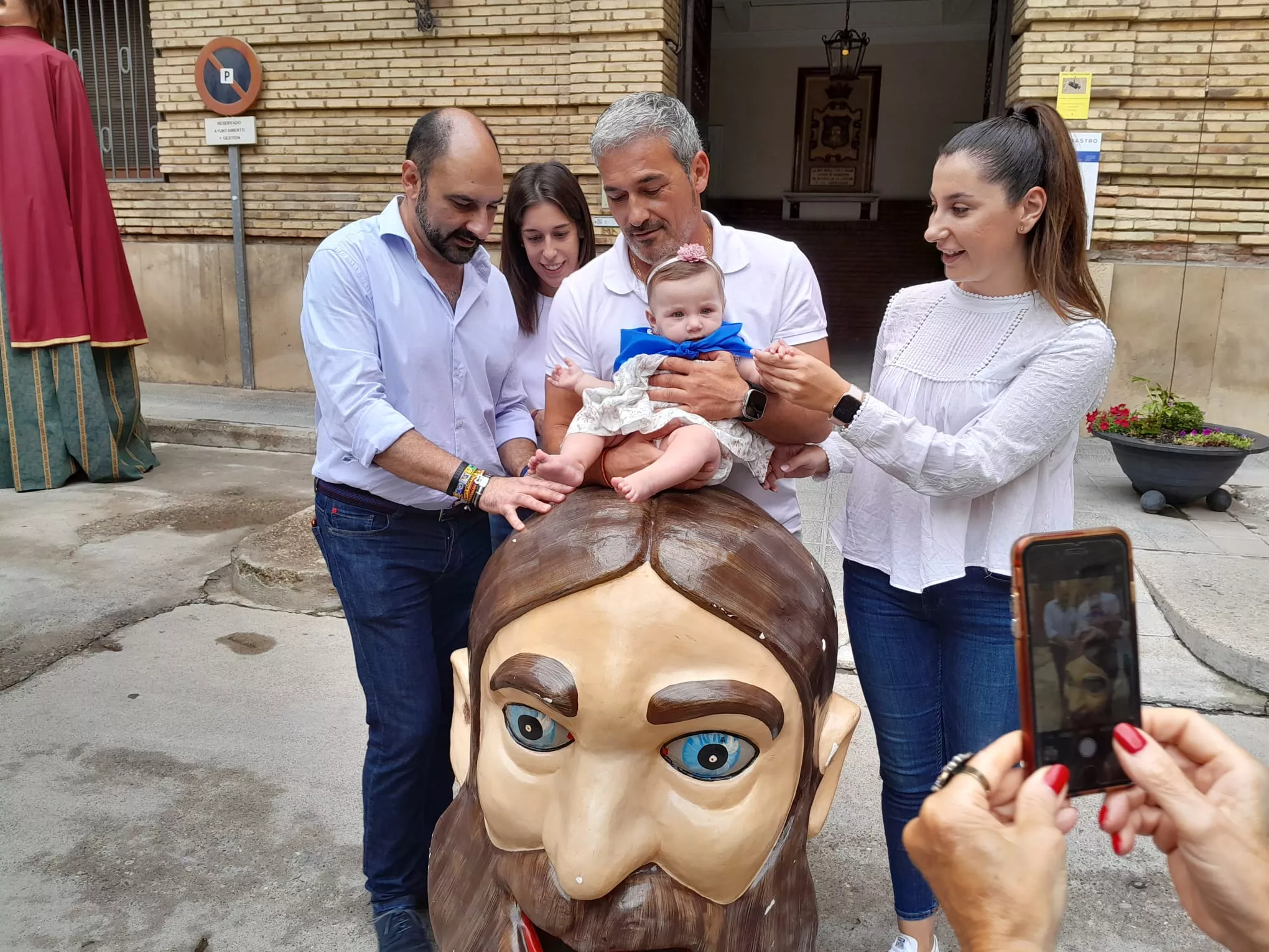 Acto de entrega en Barbastro de la pañoleta Mis primeras fiestas 