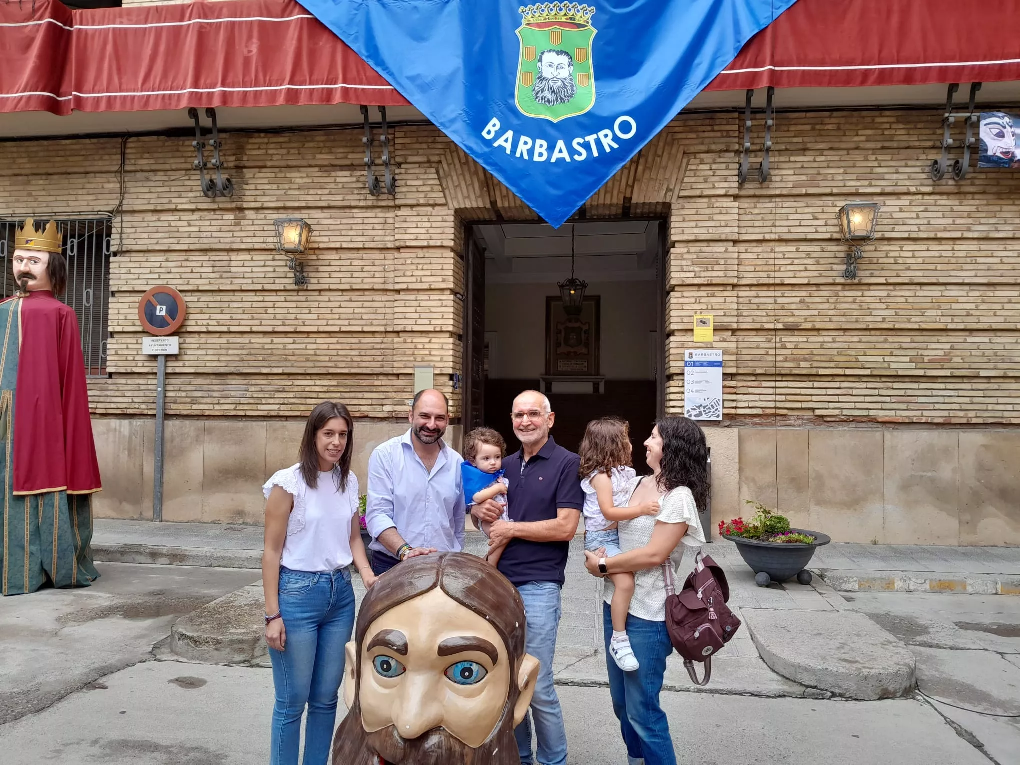 Acto de entrega en Barbastro de la pañoleta Mis primeras fiestas 