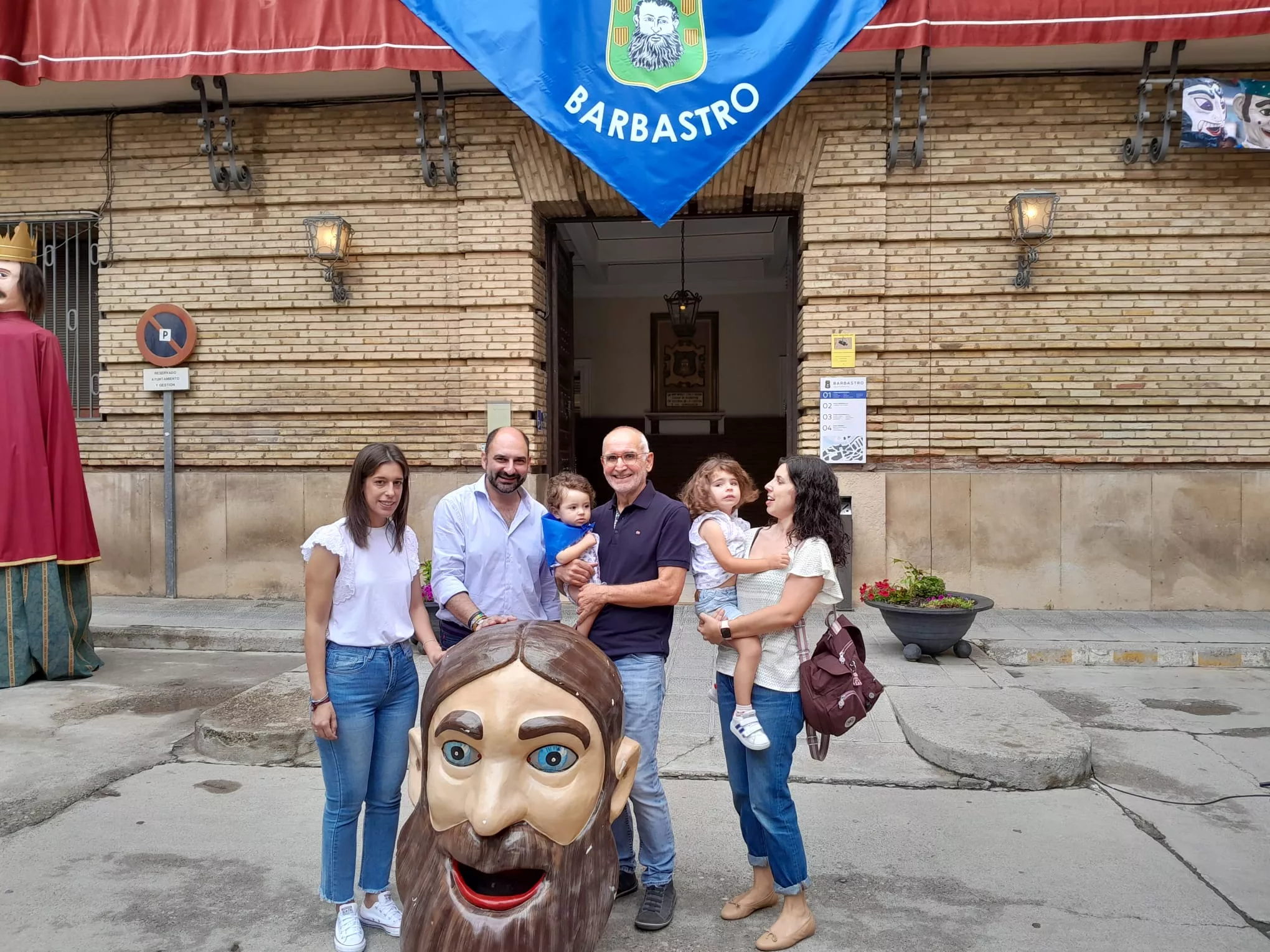 Acto de entrega en Barbastro de la pañoleta Mis primeras fiestas