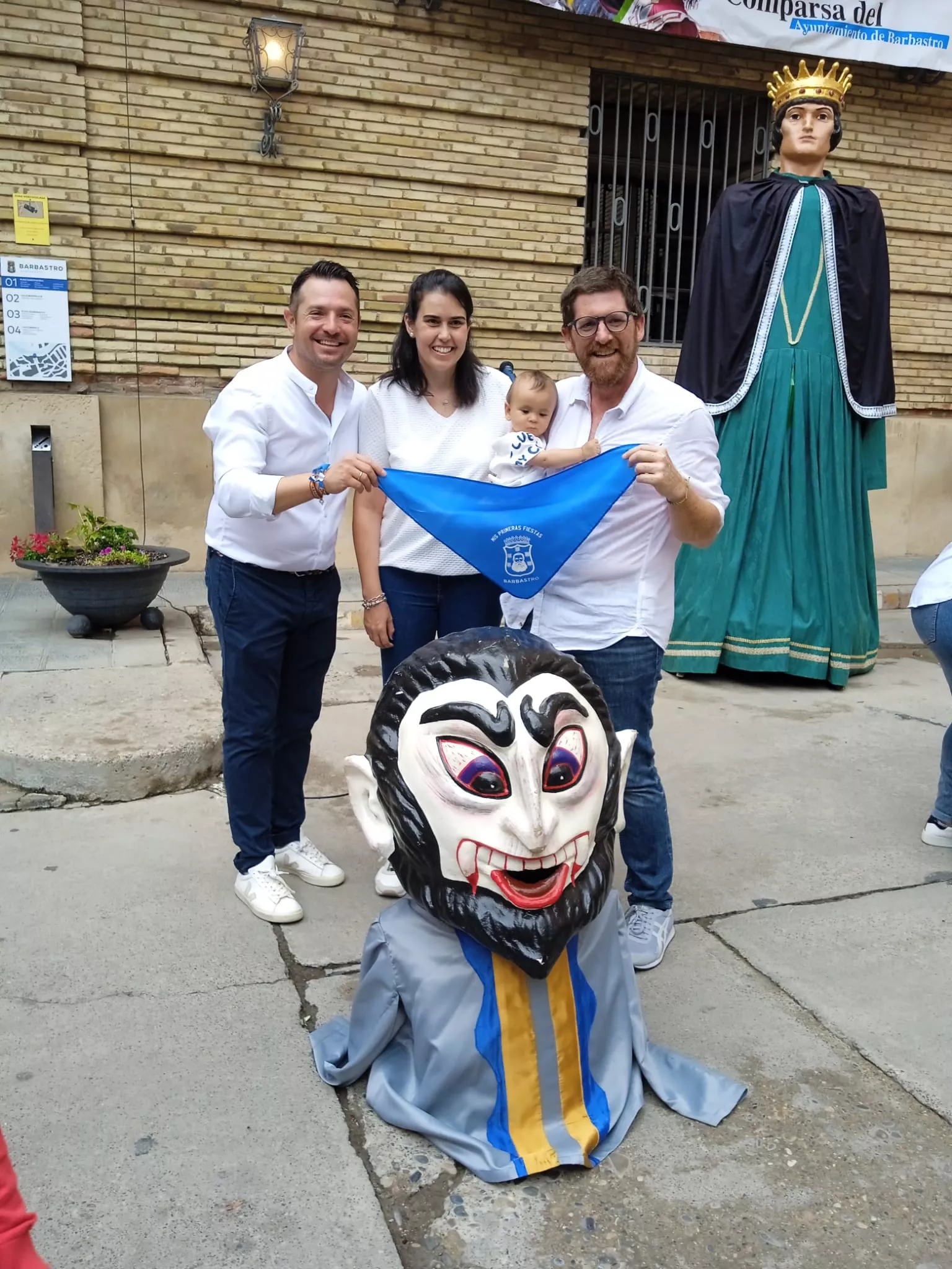 Acto de entrega en Barbastro de la pañoleta Mis primeras fiestas 