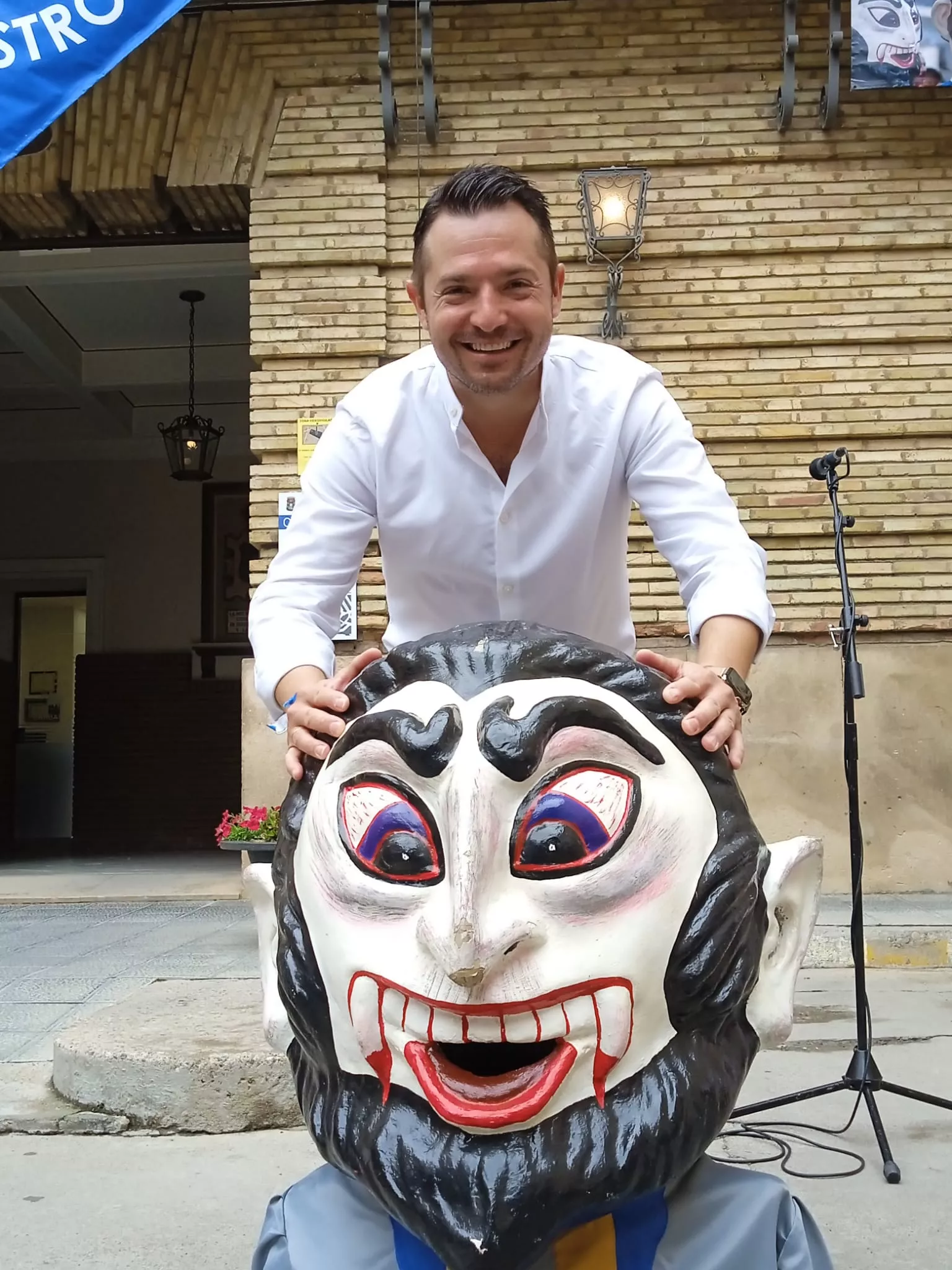 Acto de entrega en Barbastro de la pañoleta Mis primeras fiestas 