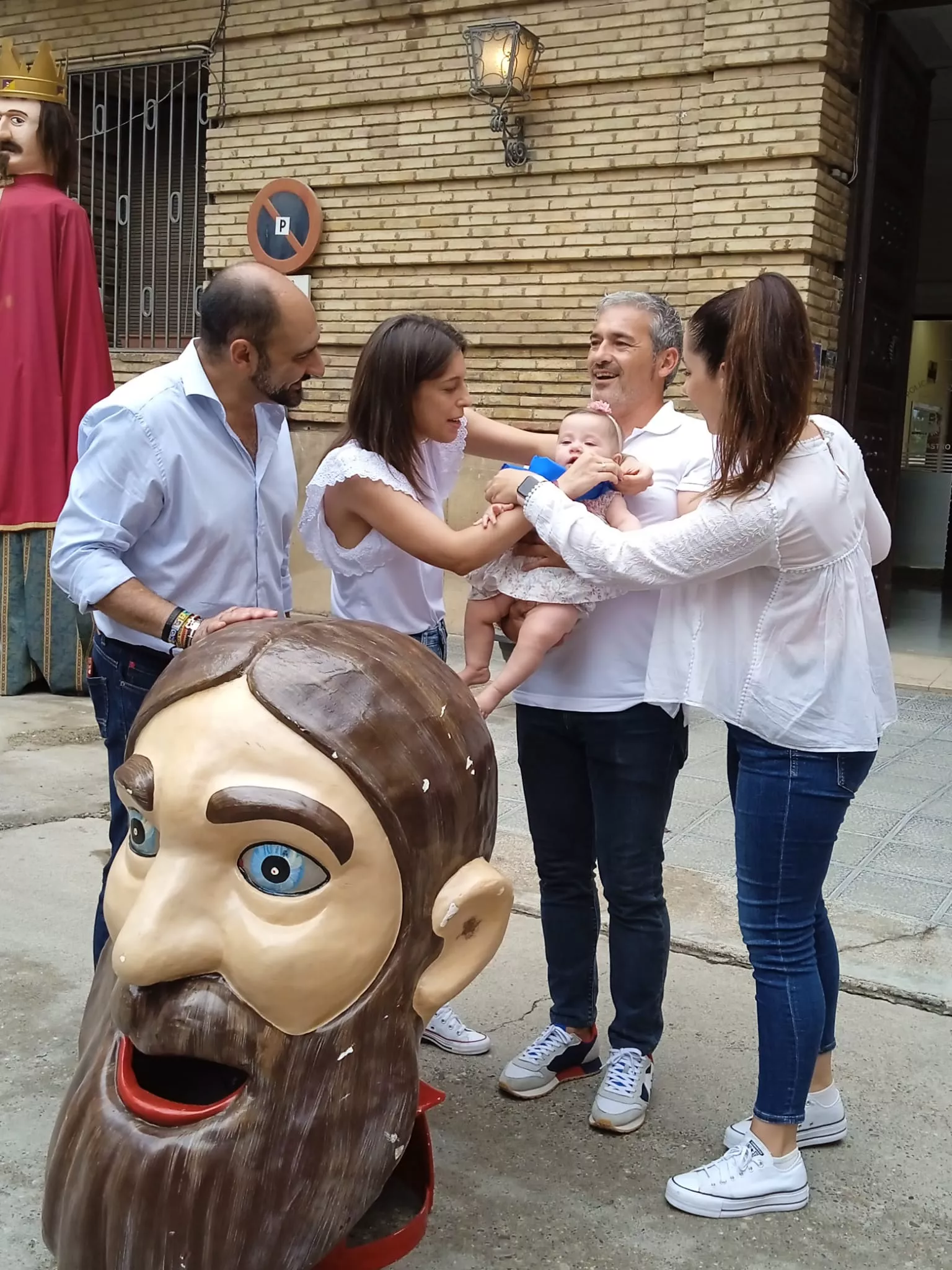 Acto de entrega en Barbastro de la pañoleta Mis primeras fiestas 
