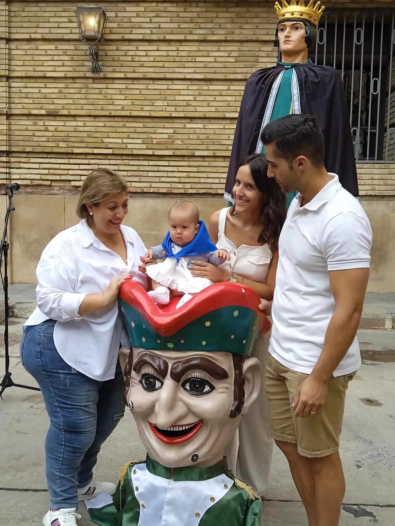 Acto de entrega en Barbastro de la pañoleta Mis primeras fiestas 