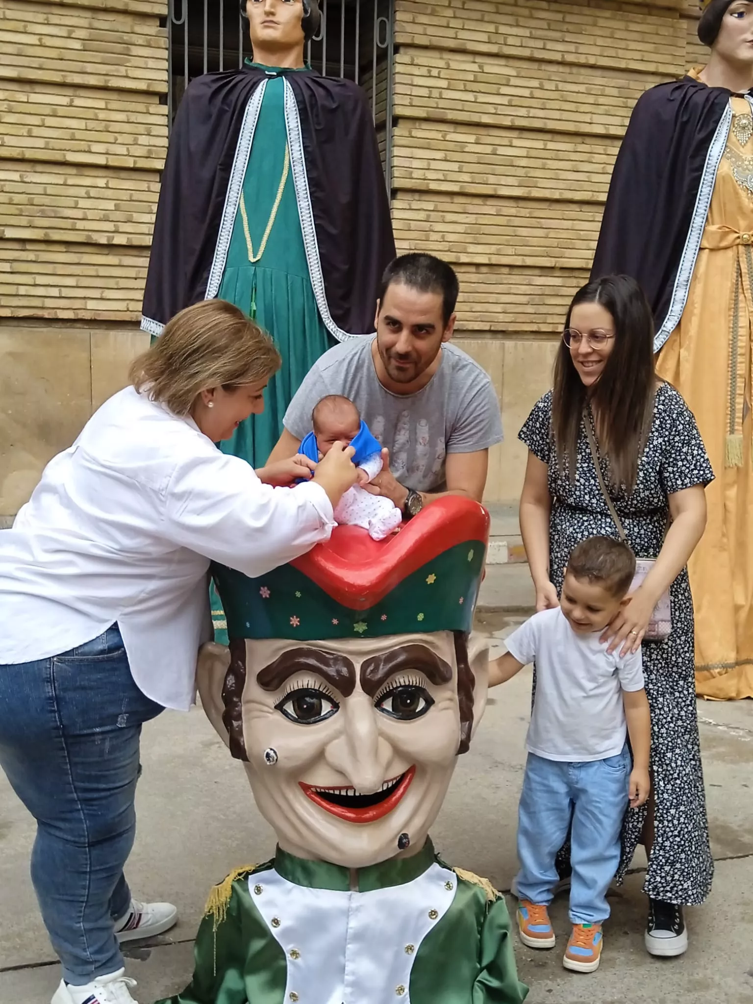 Acto de entrega en Barbastro de la pañoleta Mis primeras fiestas 