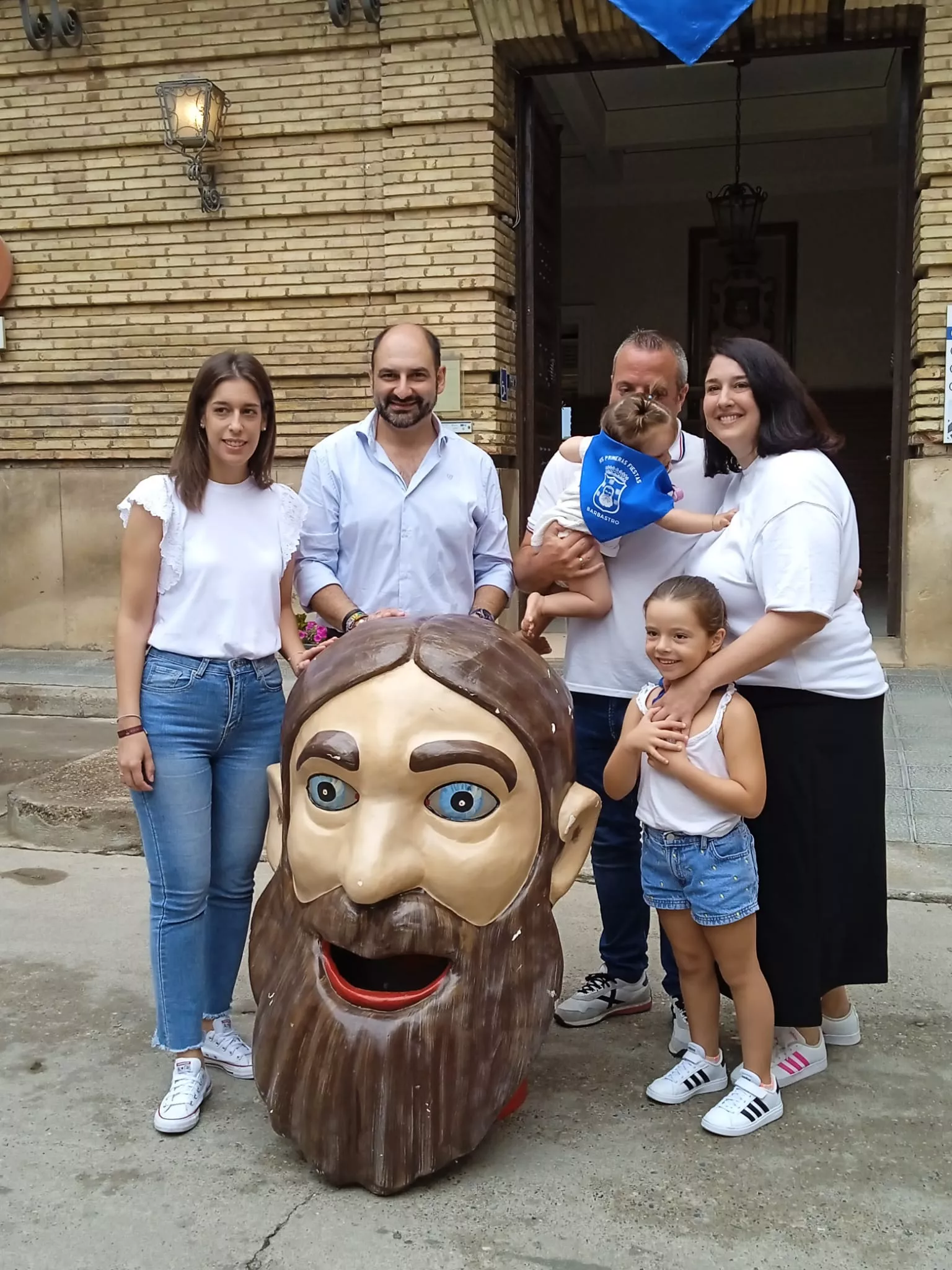 Acto de entrega en Barbastro de la pañoleta Mis primeras fiestas