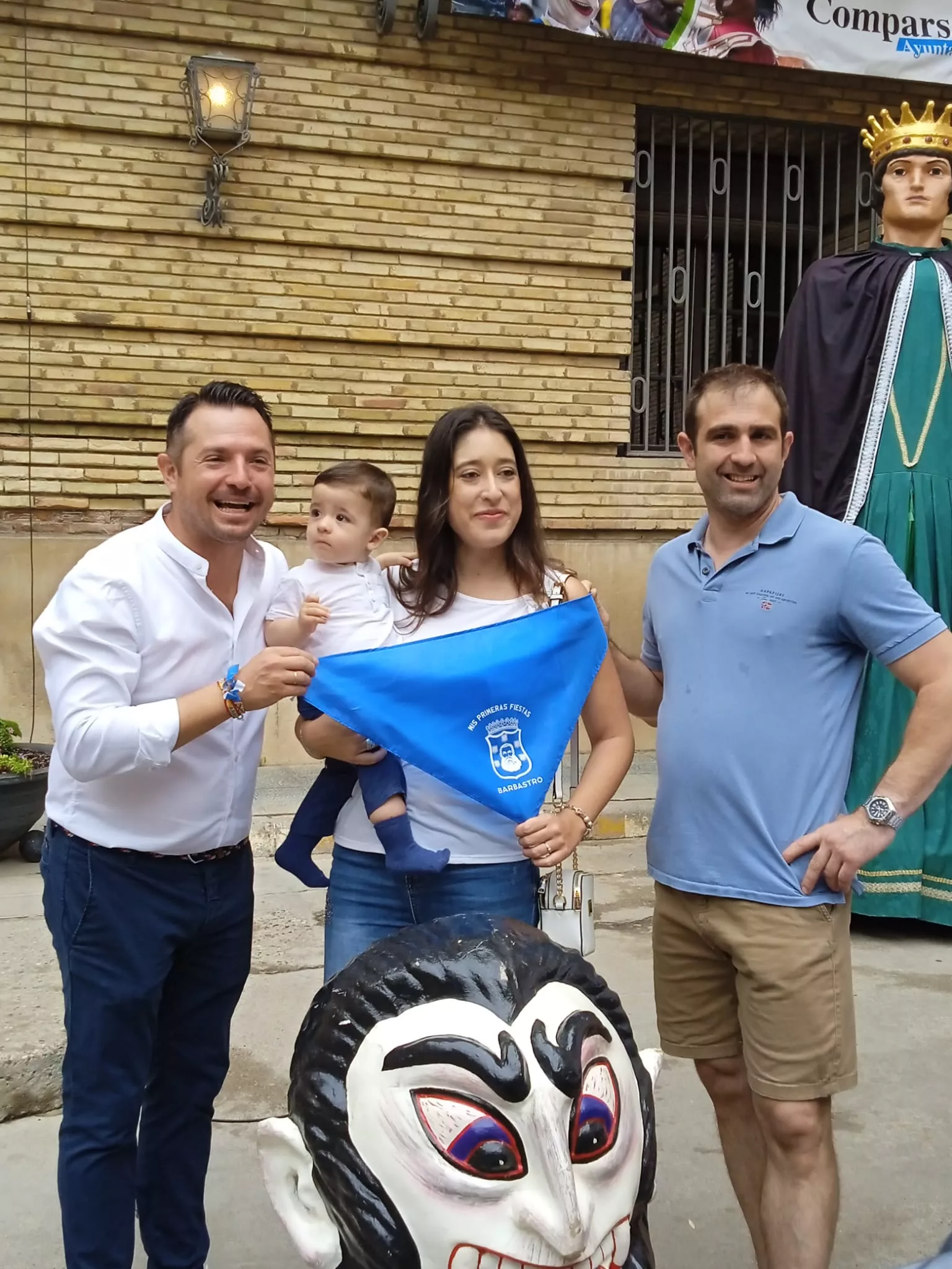 Acto de entrega en Barbastro de la pañoleta Mis primeras fiestas 