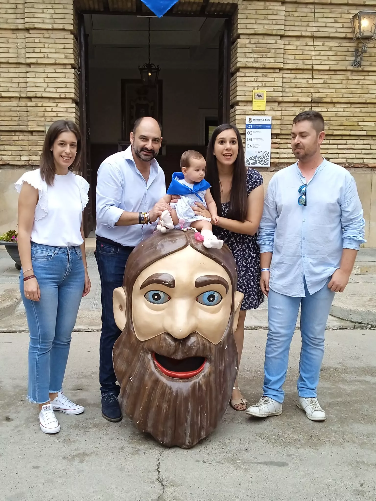 Acto de entrega en Barbastro de la pañoleta Mis primeras fiestas 