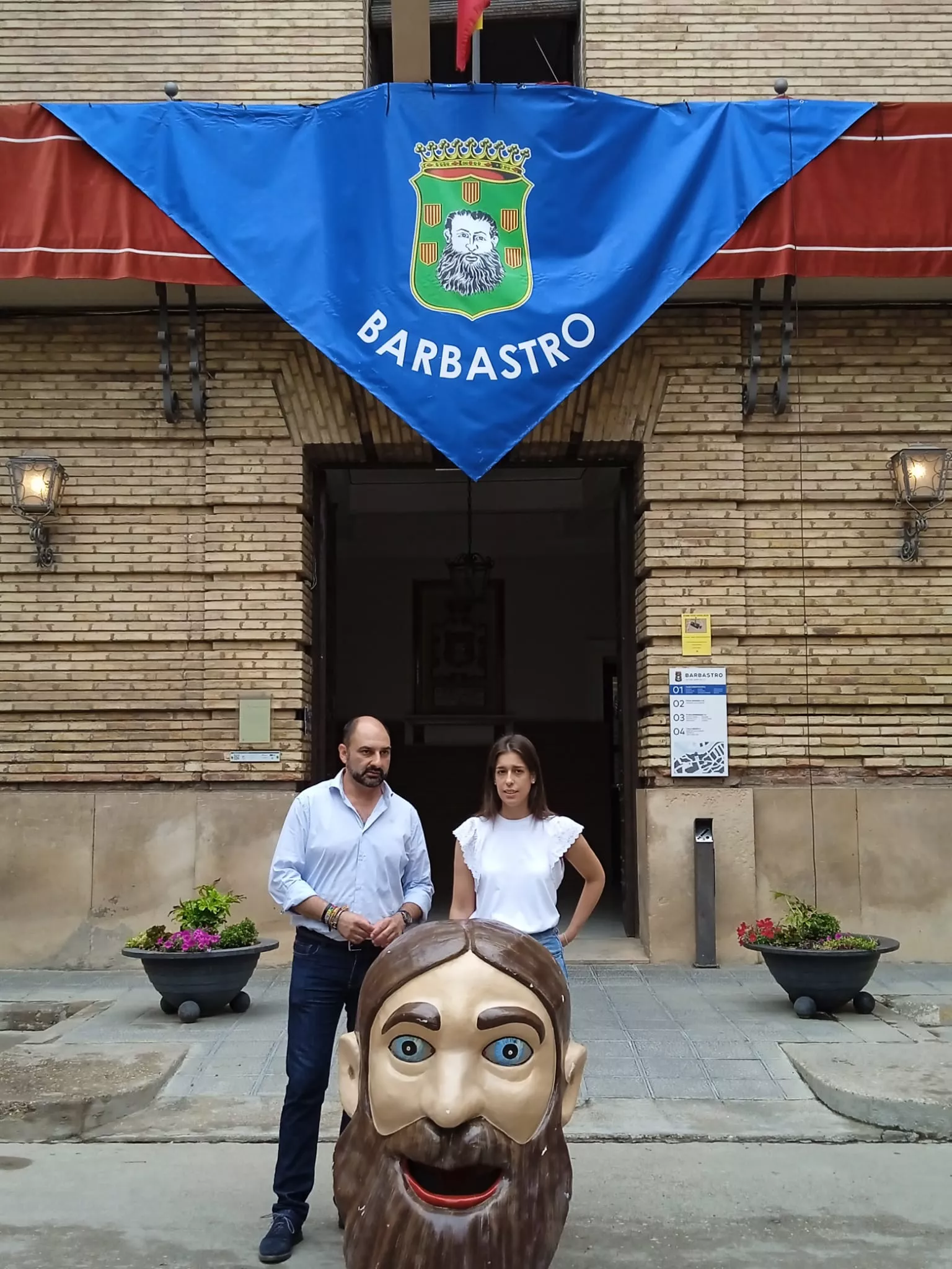 Acto de entrega en Barbastro de la pañoleta Mis primeras fiestas
