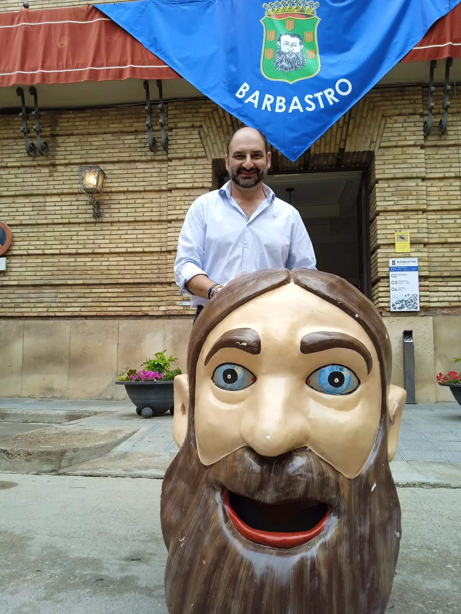 Acto de entrega en Barbastro de la pañoleta Mis primeras fiestas 