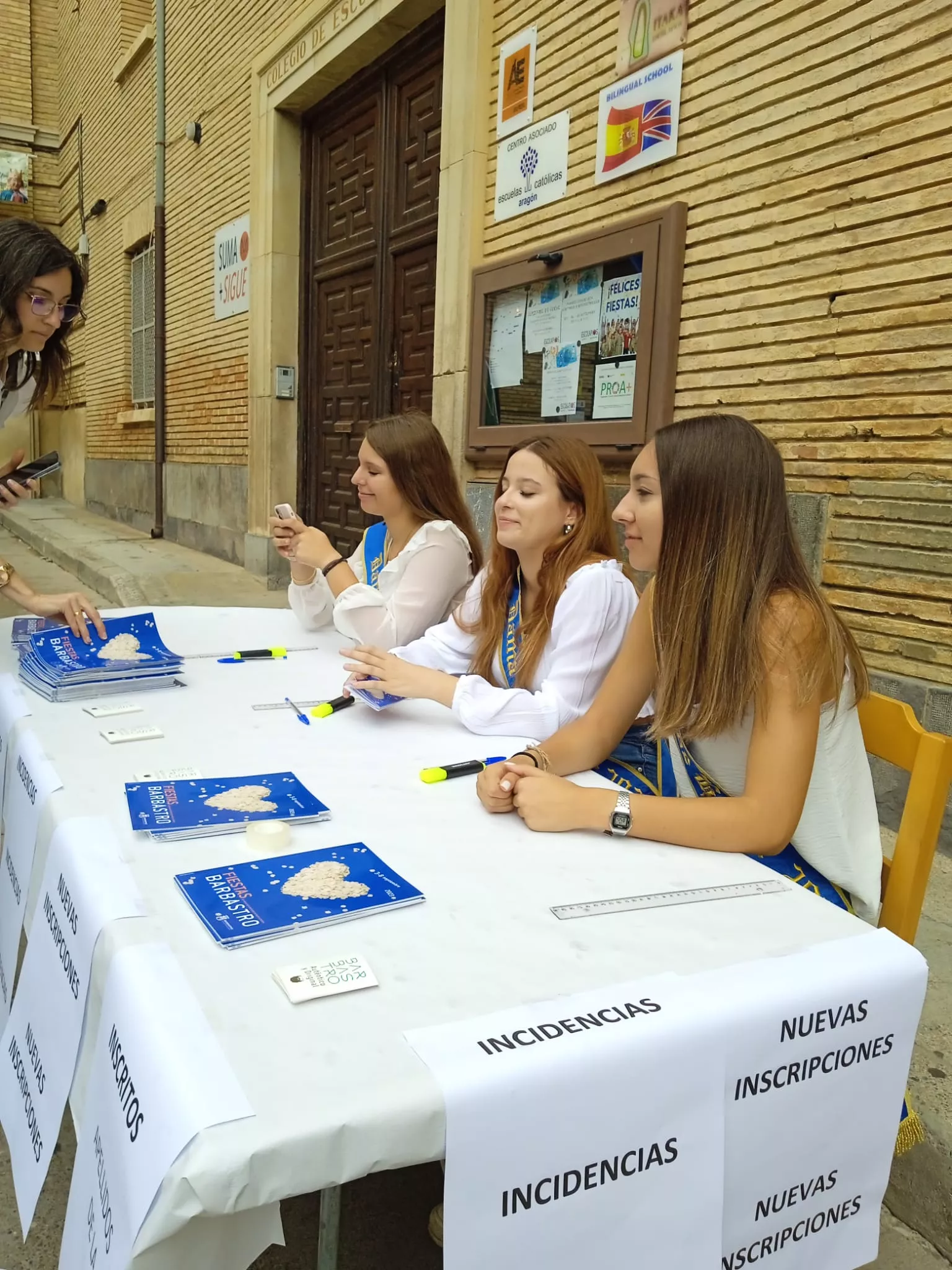 Acto de entrega en Barbastro de la pañoleta Mis primeras fiestas 